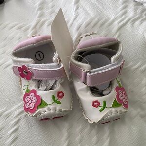 Floral Pink and White infant Shoes